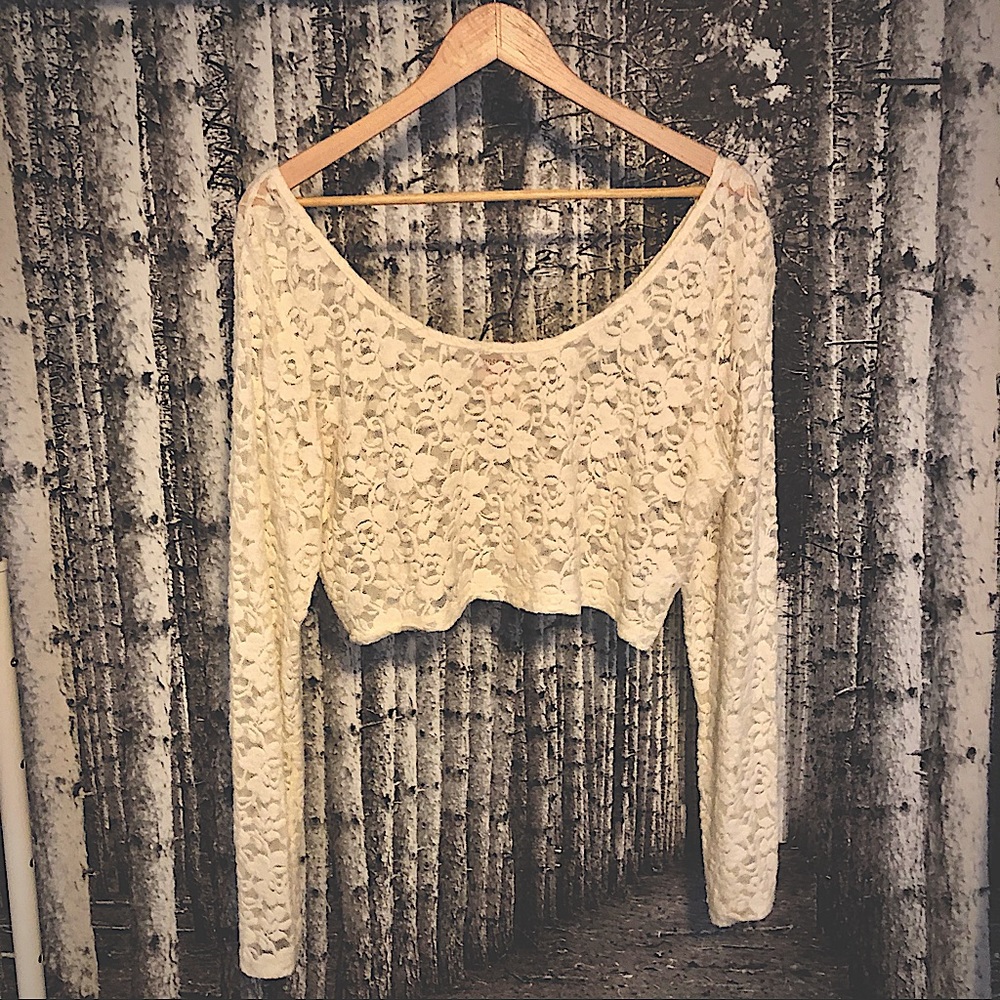 Cute Crop 🌼 - moschino